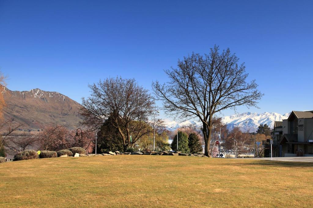 Wanaka Hotel Экстерьер фото