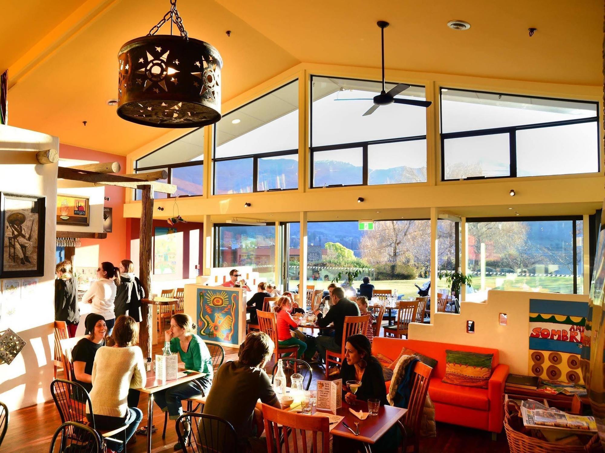 Wanaka Hotel Экстерьер фото