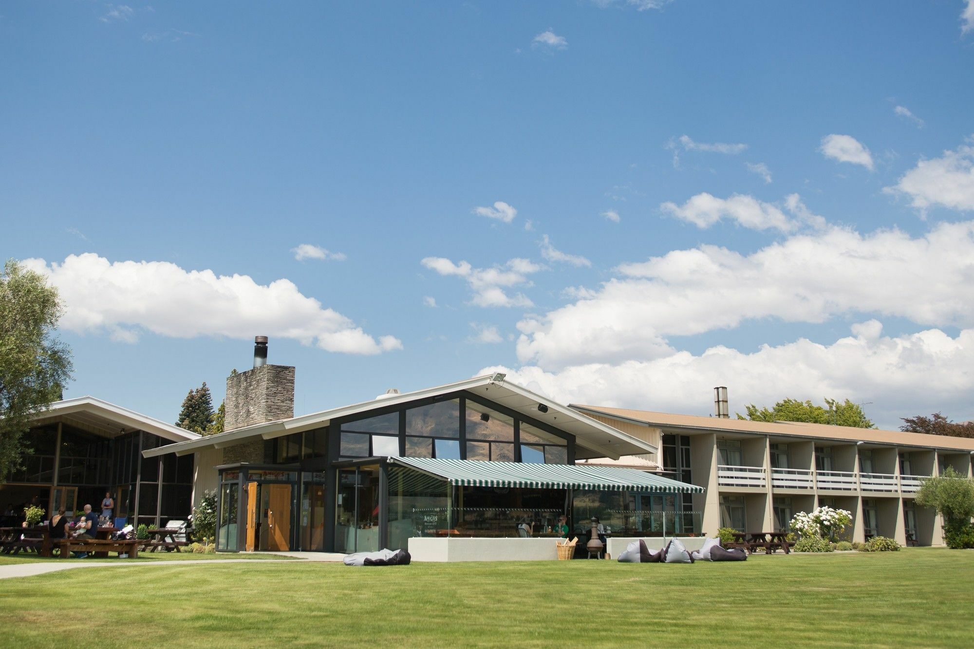 Wanaka Hotel Экстерьер фото